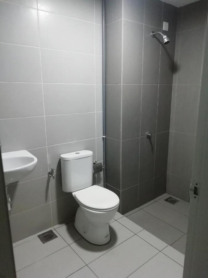 Fz Almyra Homestay Kajang Eksteriør billede