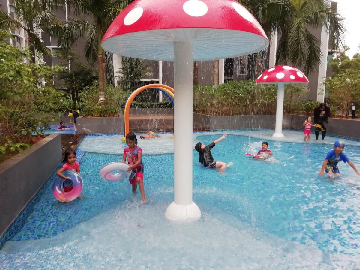 Fz Almyra Homestay Kajang Eksteriør billede