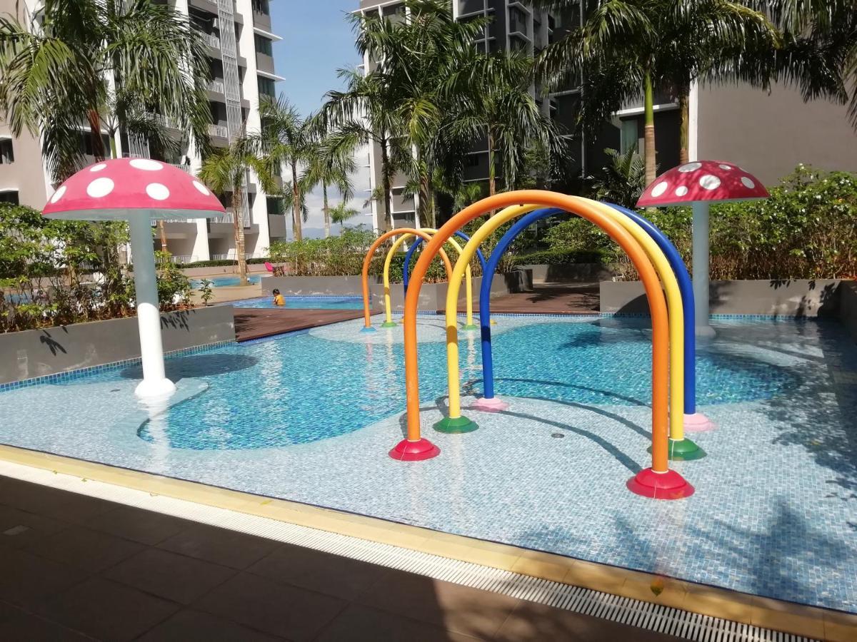 Fz Almyra Homestay Kajang Eksteriør billede