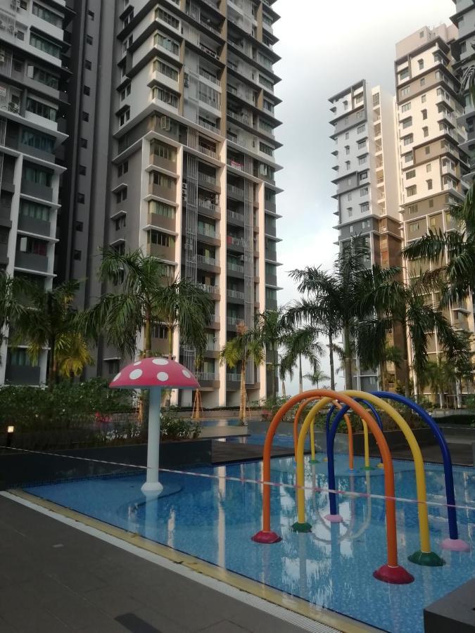 Fz Almyra Homestay Kajang Eksteriør billede