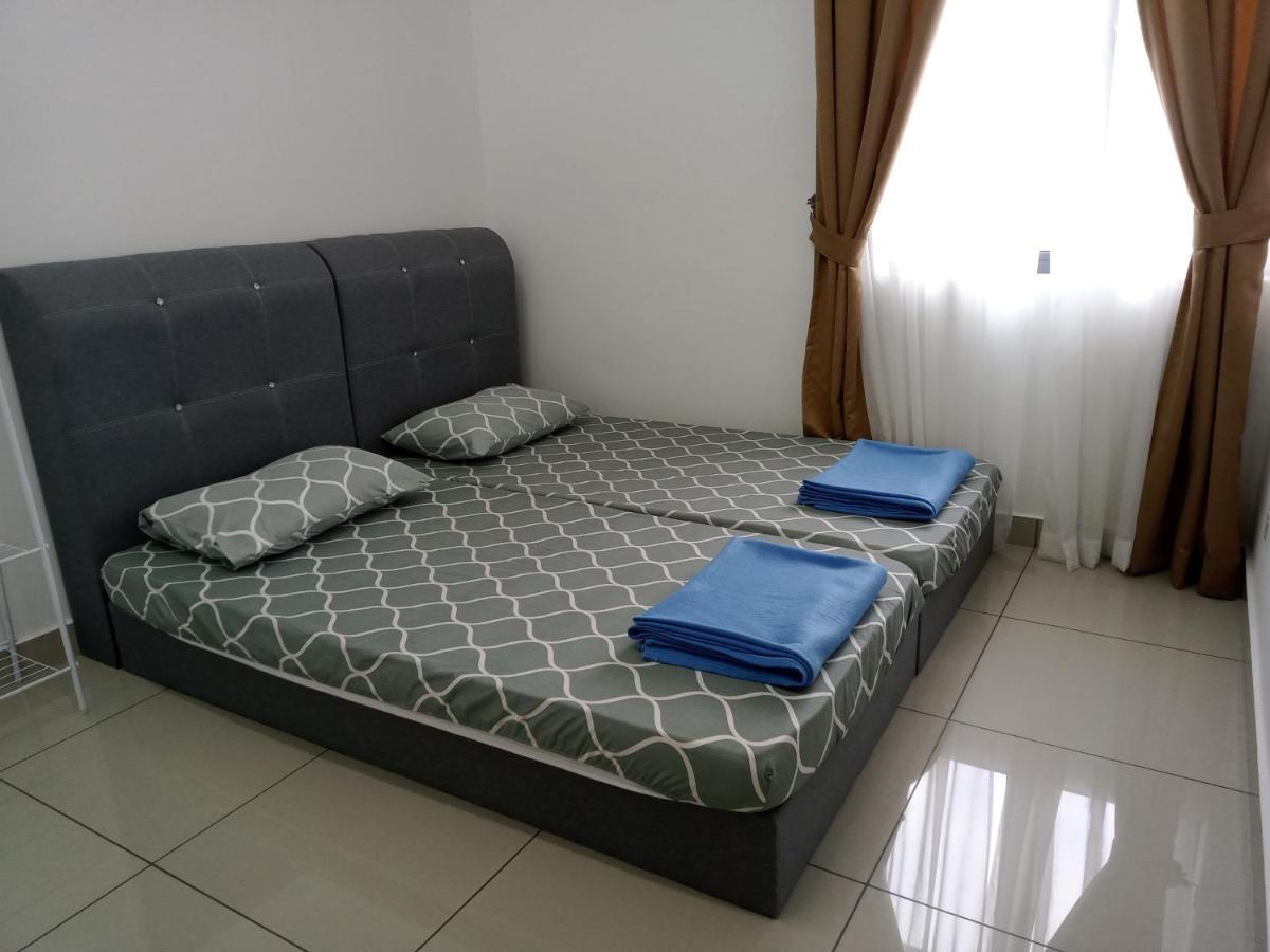 Fz Almyra Homestay Kajang Eksteriør billede